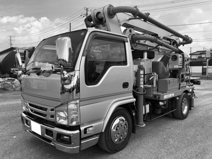 極東開発工業コンクリートポンプ車 2t（2トン）スクイズ　PH45A-15　平成30年式　ブーム15ｍ　走行10万㎞未満